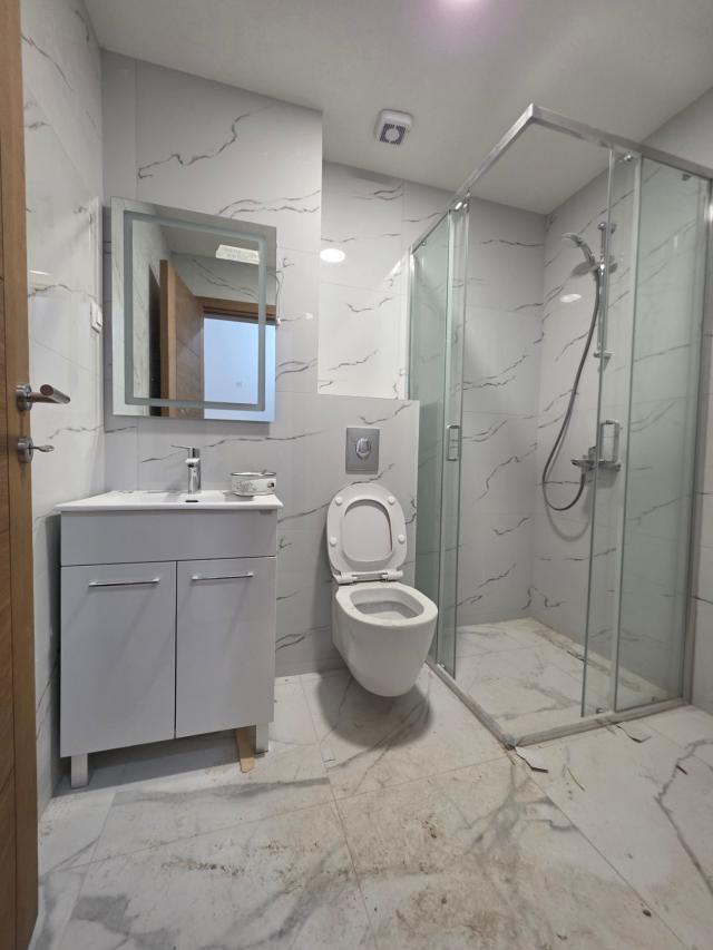 Prodaja studio apartmana 33 m² u novogradnji sa velikom terasom, pogledom na more, parkingom i oslob