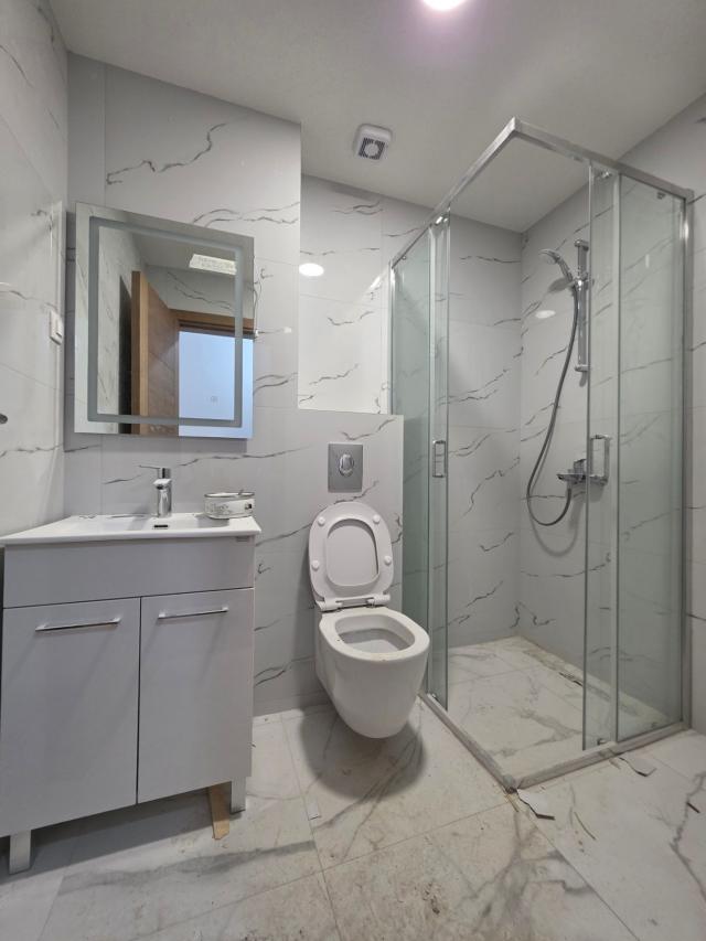 Prodaja studio apartmana 33 m² u novogradnji sa velikom terasom, pogledom na more, parkingom i oslob