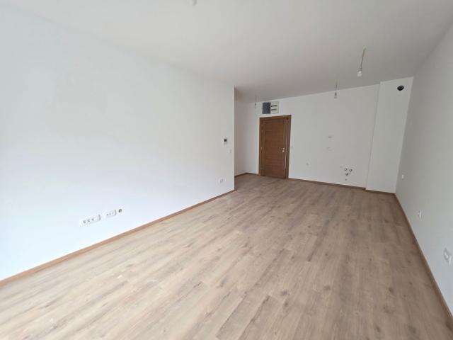 Prodaja jednosobnog stana 57m² u novogradnji sa bocnim pogledom na more, parkingom i oslobođenjem od