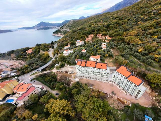 Prodaja jednosobnog stana 57m² u novogradnji sa bocnim pogledom na more, parkingom i oslobođenjem od