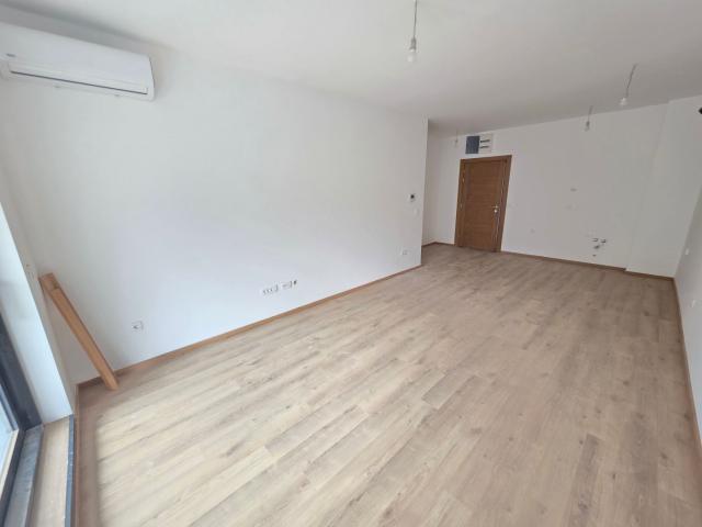 Prodaja jednosobnog stana 57m² u novogradnji sa bocnim pogledom na more, parkingom i oslobođenjem od