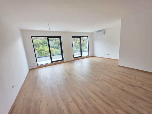 Prodaja dvosobnog stana 114m² u novogradnji sa pogledom na more, parkingom i oslobođenjem od poreza 