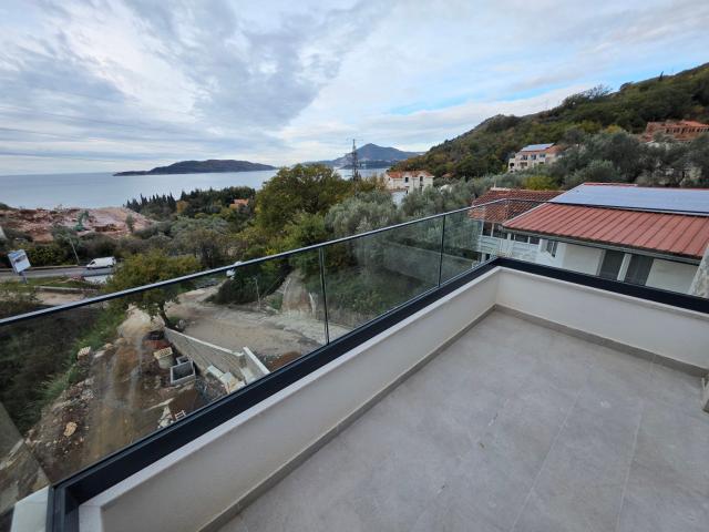 Prodaja dvosobnog stana 114m² u novogradnji sa pogledom na more, parkingom i oslobođenjem od poreza 