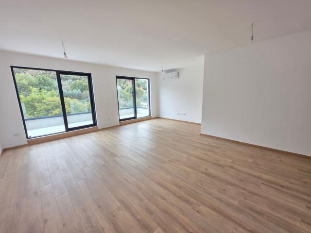 Prodaja dvosobnog stana 114m² u novogradnji sa pogledom na more, parkingom i oslobođenjem od poreza 