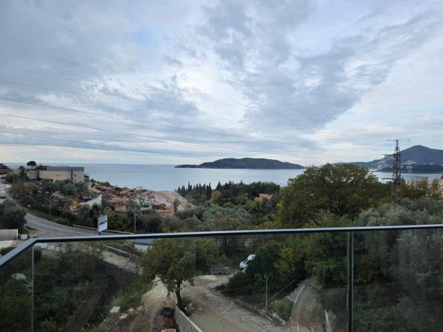 Prodaja dvosobnog stana 114m² u novogradnji sa pogledom na more, parkingom i oslobođenjem od poreza 