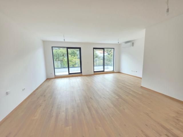 Prodaja dvosobnog stana 114m² u novogradnji sa pogledom na more, parkingom i oslobođenjem od poreza 
