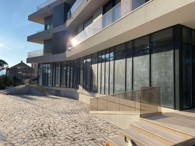 Poslovni Prostor 145m² u Novoj Zgradi na Atraktivnoj Lokaciji, Tivat - Donja Lastva