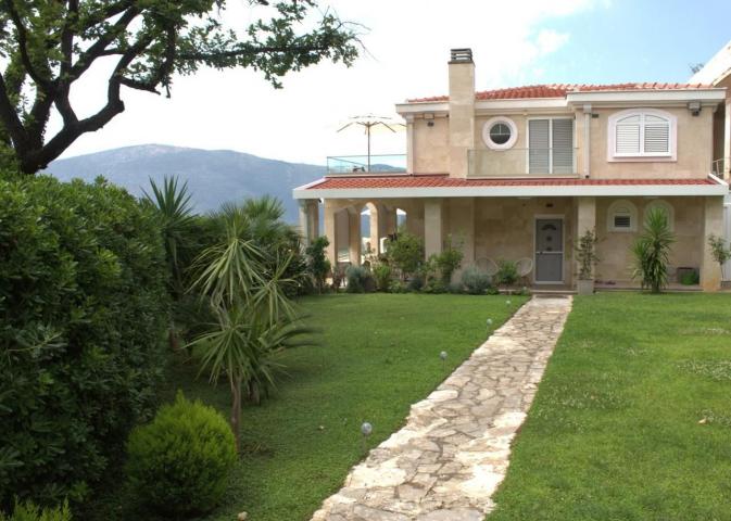 Luksuzna vila 440 m² sa 7 spavaćih soba i panoramskim pogledom na more-Prijevor, Budva