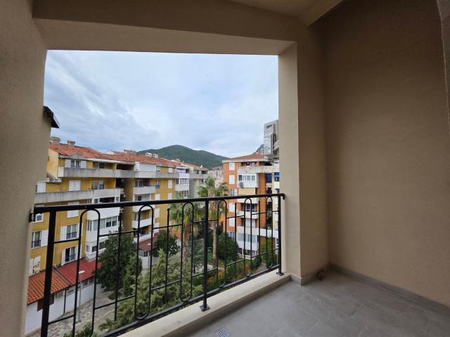 Dvosoban stan 71.08m² sa dodatnom galerijom 18m² u novom stambeno poslovnoj zgradi-Budva, Adok