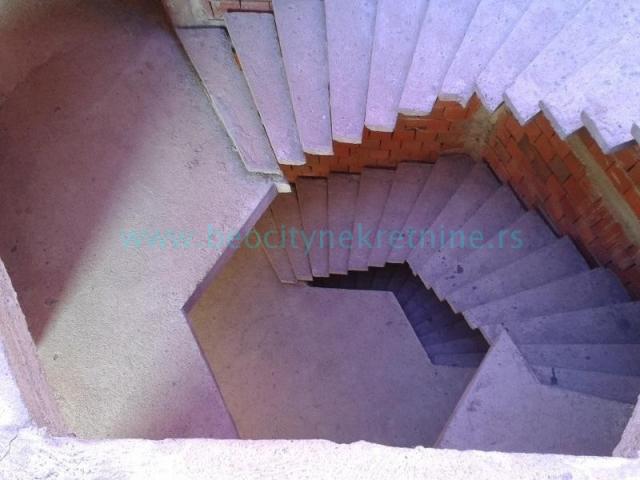 Niš, Ratko Jović, Apatinska, 10.0, 1260m2, 466200EUR