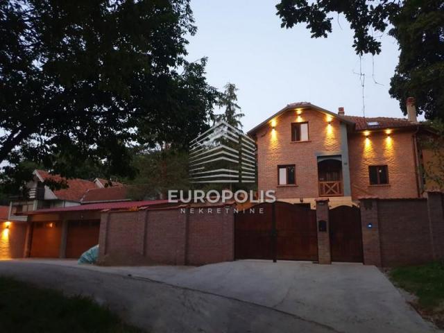 Lux, renovirana kuća, 1.5 km od Paunovog Brega ID#6760
