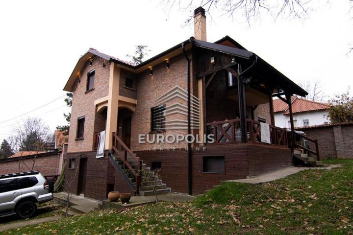 Lux, renovirana kuća, 1.5 km od Paunovog Brega ID#6760