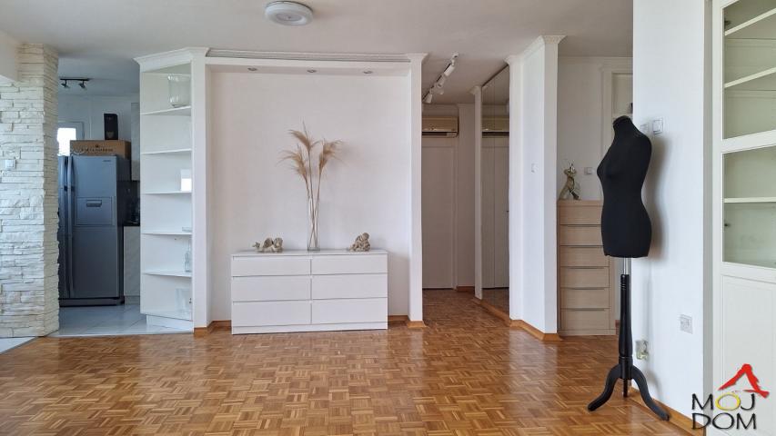 NOVI SAD - BULEVAR - JEDNOIPOSOBAN STAN - 60 m2 - 177,160€