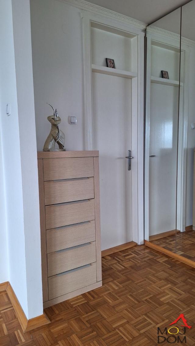 NOVI SAD - BULEVAR - JEDNOIPOSOBAN STAN - 60 m2 - 177,160€