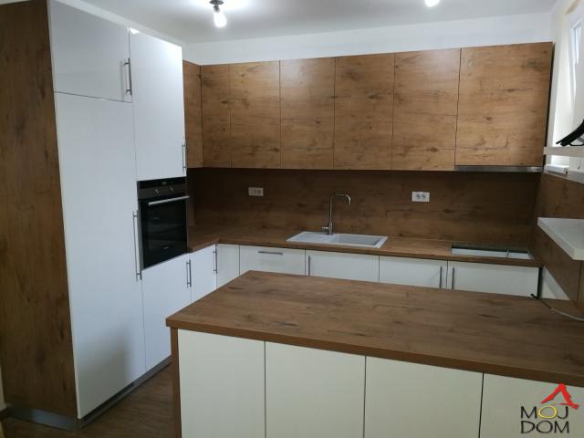 NOVI SAD - ADICE - KUćA - 290 m2 - 432,600€
