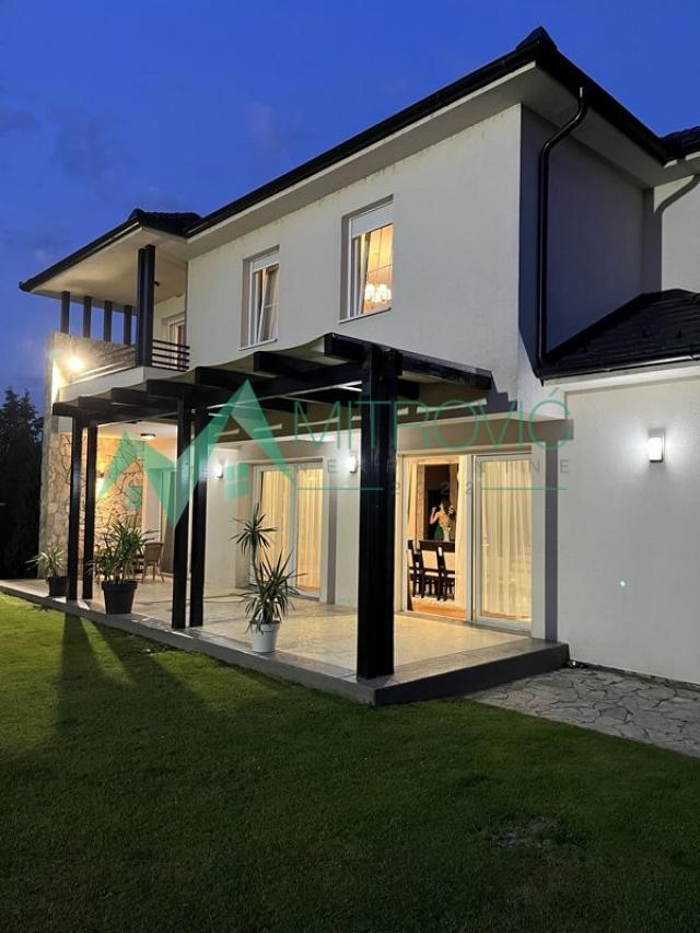 Prodaje se moderna nova kuća u Novom Sadu! 226m2. 