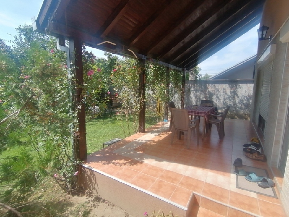 Kuća u lepom delu Adica 270m2