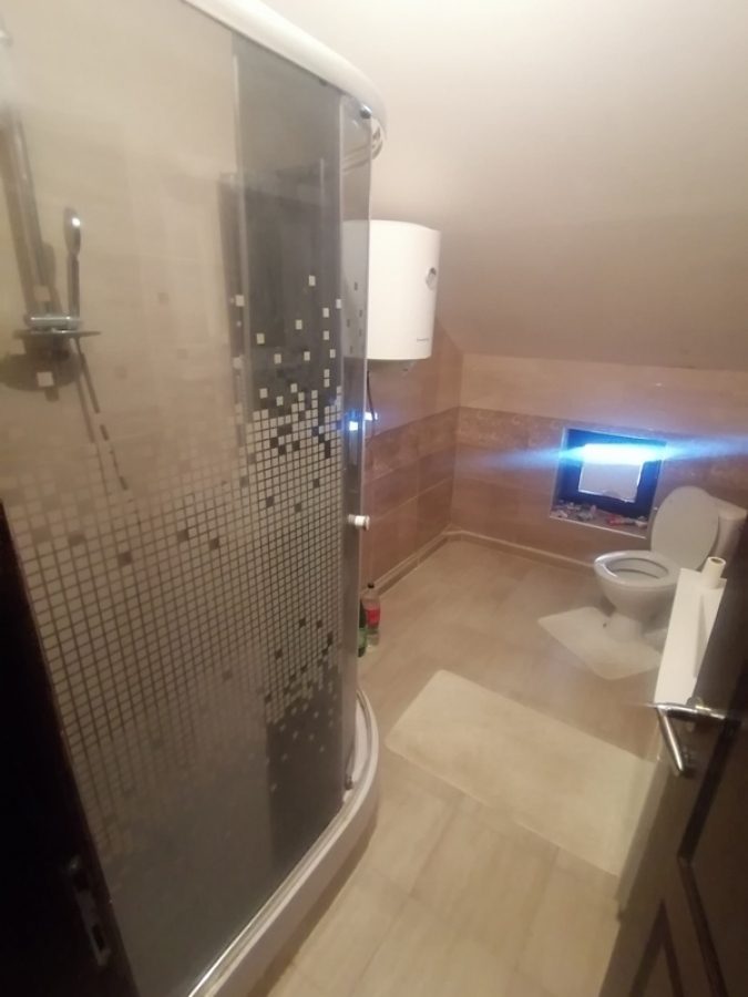 Kuća u lepom delu Adica 270m2