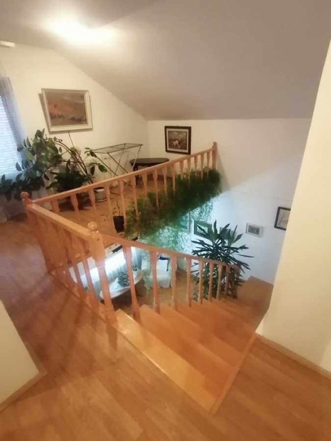 Kuća u lepom delu Adica 270m2
