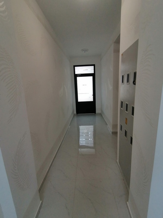 Izdaje se stambeno poslovna zgrada 496m2, toplotne pumpe - centar
