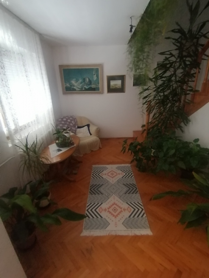 Kuća u lepom delu Adica 270m2
