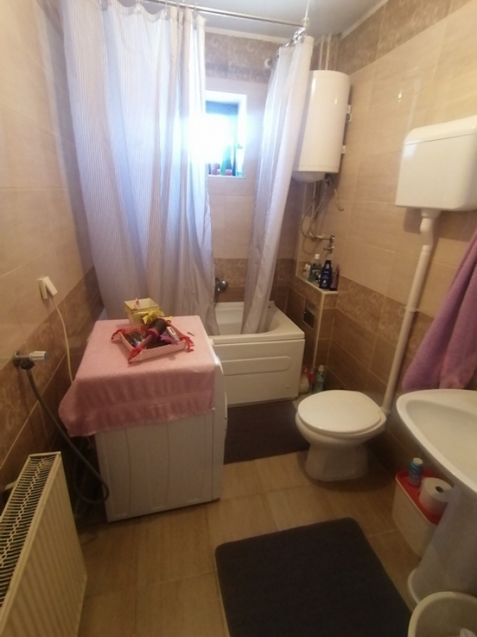 Kuća u lepom delu Adica 270m2