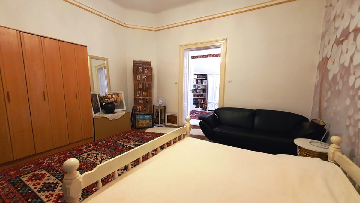SALONSKA TROSOBNA KUĆA U CENTRU STEPANOVIĆEVA , MOŽE BITI POSLOVNI PROSTOR