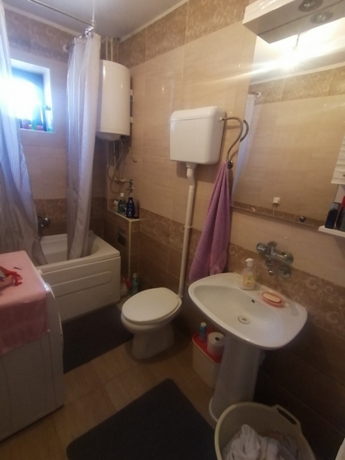 Kuća u lepom delu Adica 270m2