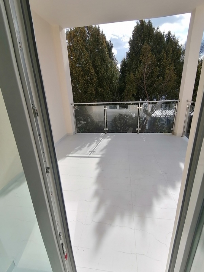 Izdaje se stambeno poslovna zgrada 496m2, toplotne pumpe - centar