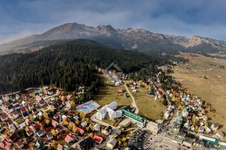 Zemljište 4.000m2 sa glavnim revidovanim projektom, Razvršje - Žabljak