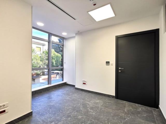 Poslovni prostor, 77m2, Centar, Podgorica