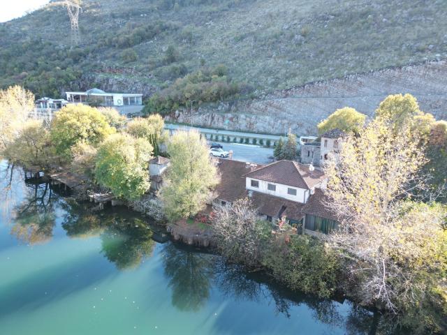 Ugostiteljski objekat 444m² + plac 2195m², Mareza, Podgorica