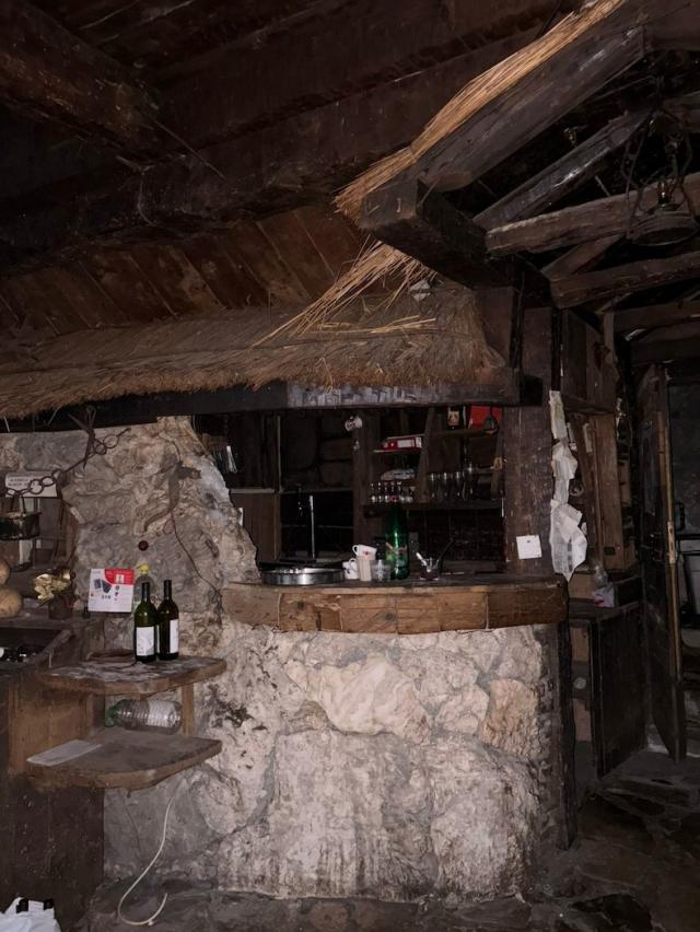 Ugostiteljski objekat 444m² + plac 2195m², Mareza, Podgorica