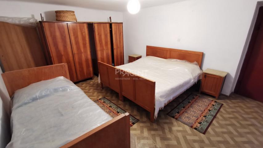 ISTRA, BUZET, KAMENA KUĆA I 2,5 ha ZEMLJIŠTA, PRODAJE SE