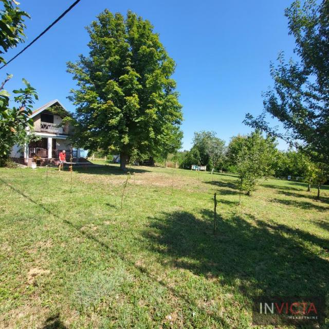 Manja vikendica na prelepoj parceli-Čortanovci