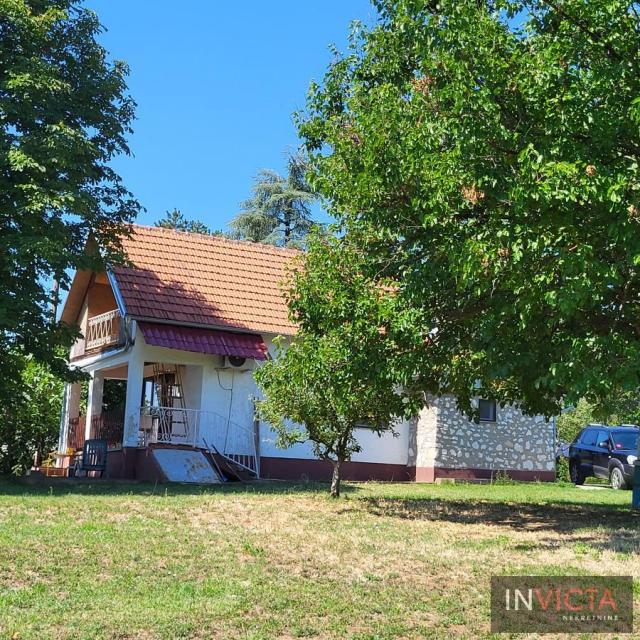 Manja vikendica na prelepoj parceli-Čortanovci