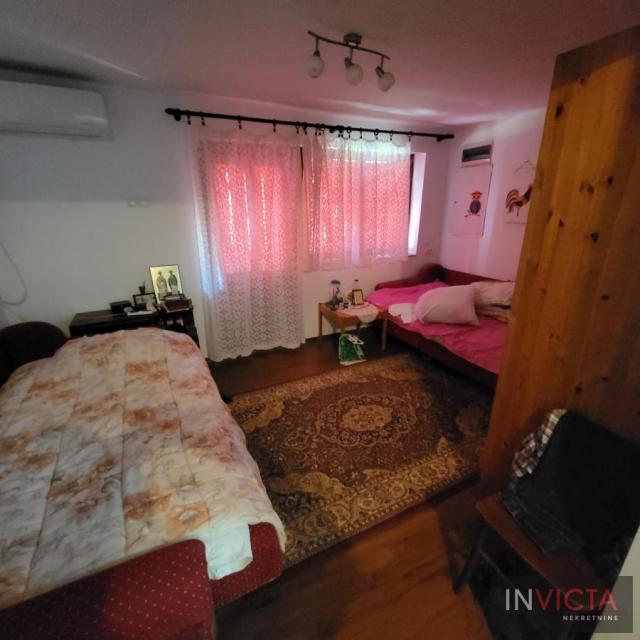 Manja vikendica na prelepoj parceli-Čortanovci