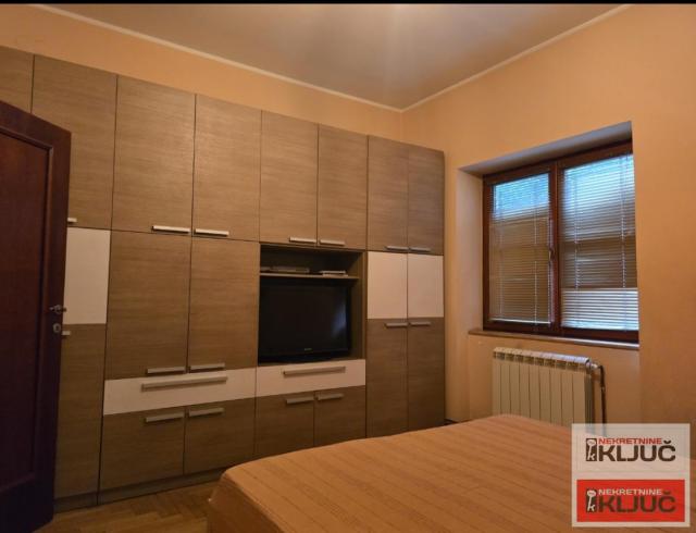 SAJAM IZDAJE SE KOMPLETNO OPREMLJENA KUĆA