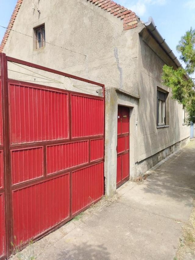 Crepaja kuća sa placem na prodaju