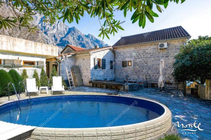 Luksuzna vila sa bazenom, saunom i baštom na prvoj liniji u Orahovcu