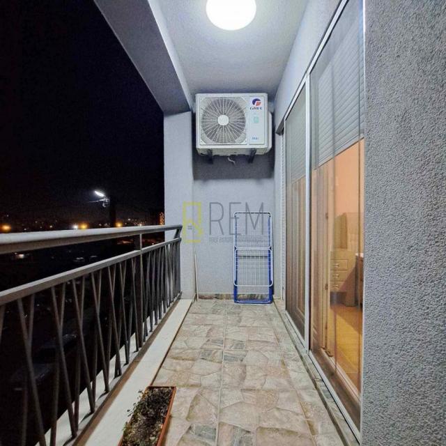 Prodajemo- kompletno namjesten dvosoban stan 72m2 sa garazom na Zabjelu