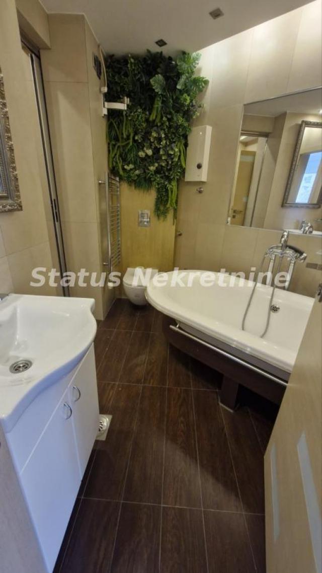 LUX stan-Stari grad 065 385 88 86