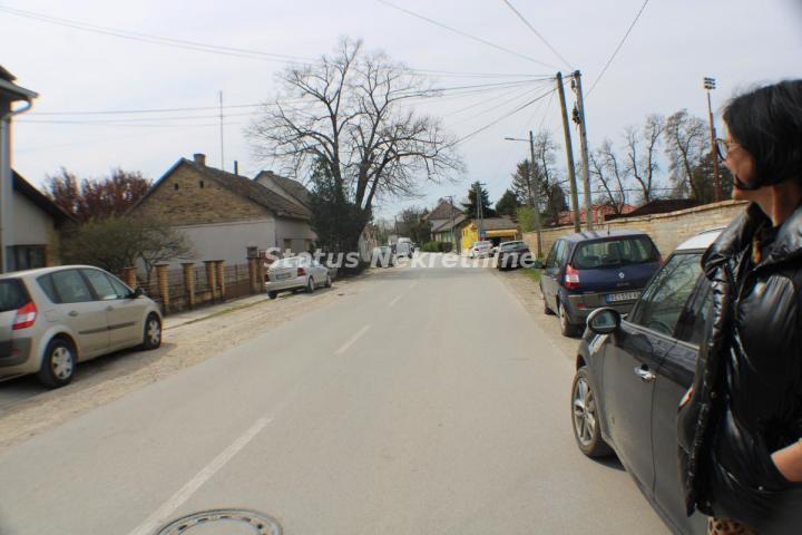 Ekkluziva -Bečej- Građevinski plac-Ruševni objekat na njemu. 