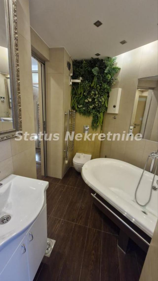 LUX stan-Stari grad 065 385 88 86