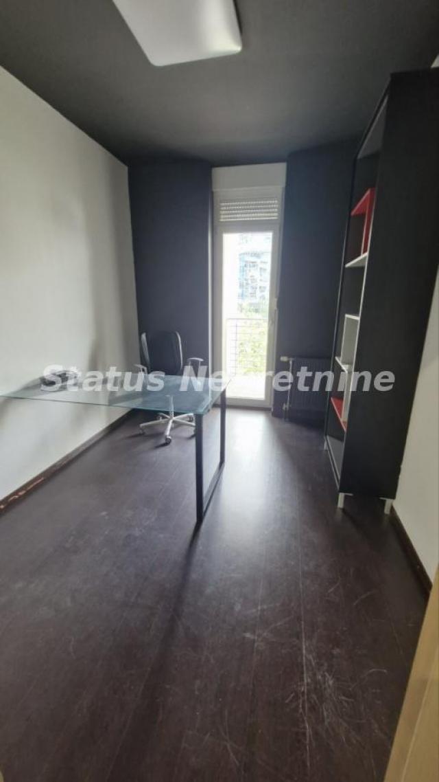 LUX stan-Stari grad 065 385 88 86