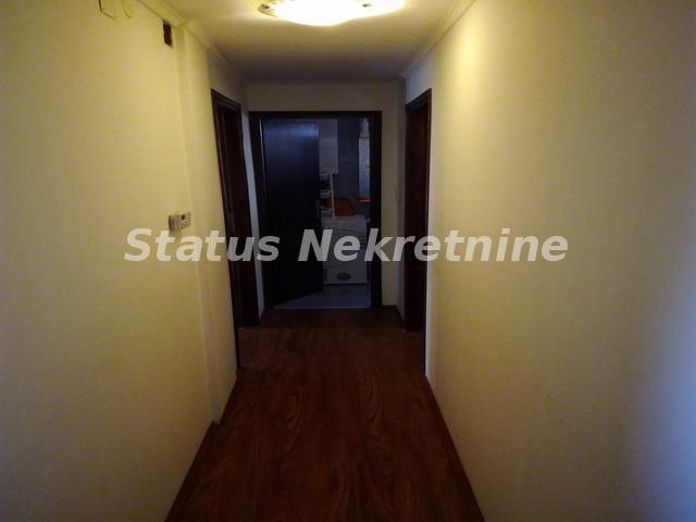 Novi Sad-Uknjižena kuća sa Radionicom i Poslovnim prostorom na glavnom putu- 065/385-8880