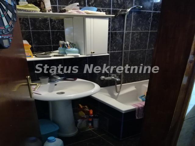 Novi Sad-Uknjižena kuća sa Radionicom i Poslovnim prostorom na glavnom putu- 065/385-8880