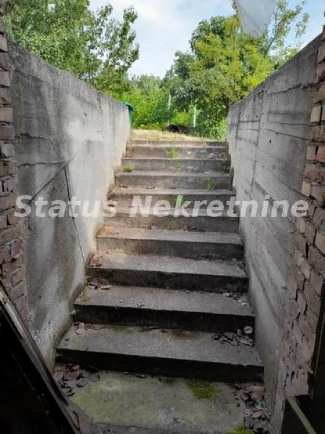 Čortanovci-Uknjižen Građevinski Plac 1100 m2 sa Vinogradom za Uživanje-065/385 8880