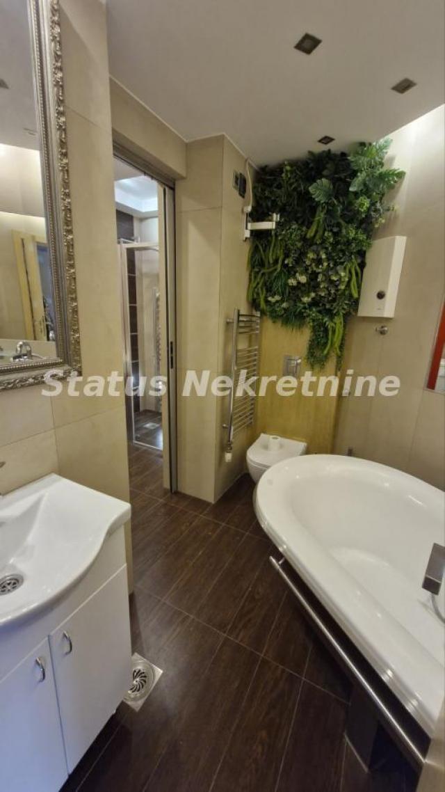 LUX stan-Stari grad 065 385 88 86