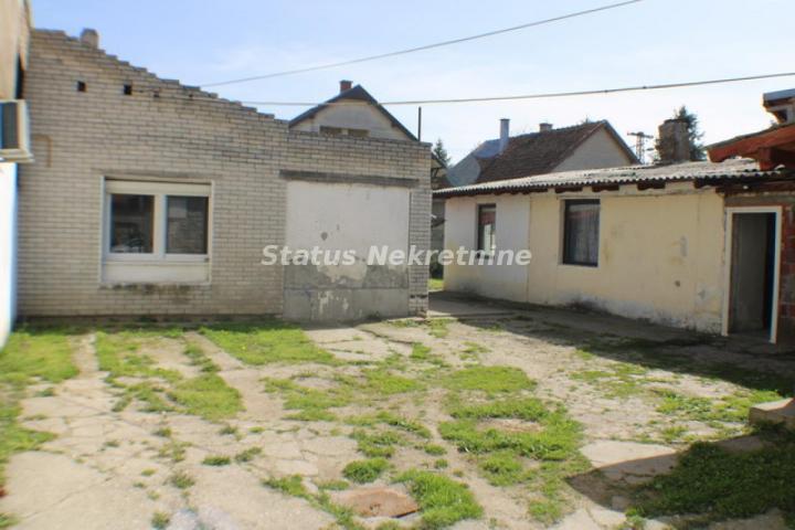 Slana Bara-Kuća sa velikim placem, 796 m2-Odlična ulica
